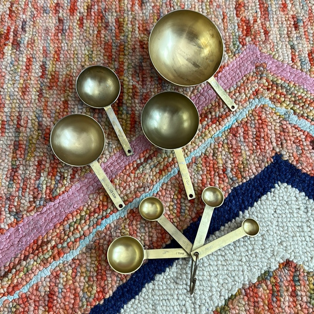 Williams Sonoma Gold Measuring Cups & Spoons Set